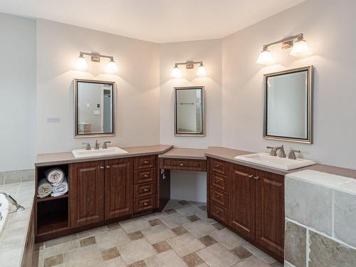 Bathroom - 2595 Rue Des Pintades, Laval (Sainte-Rose), QC - Indoor Photo Showing Bathroom