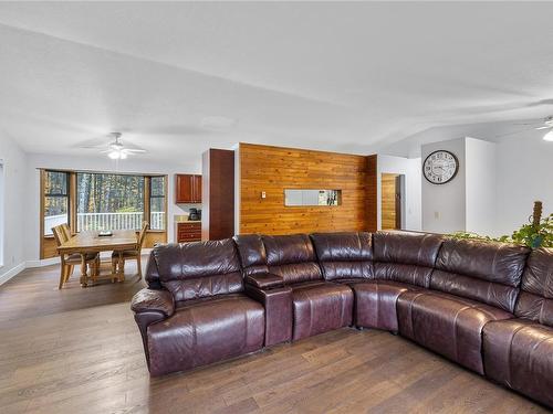 6222 Fern Rd, Port Alberni, BC - Indoor Photo Showing Living Room