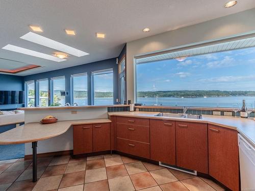 8-245 Oyster Cove Rd, Ladysmith, BC - Indoor Photo Showing Kitchen With Double Sink