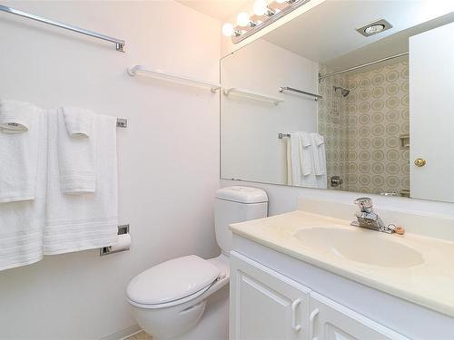 904-139 Clarence St, Victoria, BC - Indoor Photo Showing Bathroom
