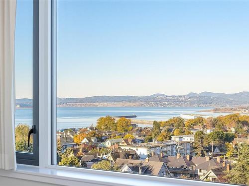 904-139 Clarence St, Victoria, BC -  With Body Of Water With View