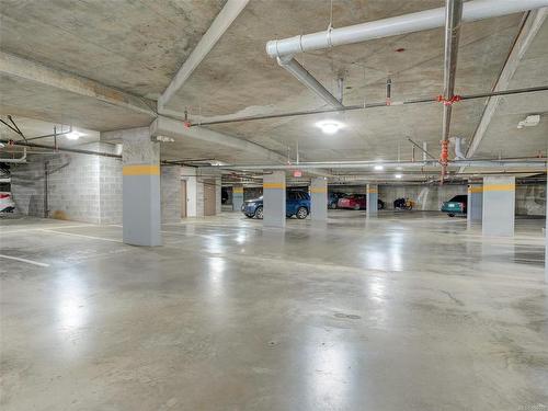 105-21 Conard St, View Royal, BC - Indoor Photo Showing Garage