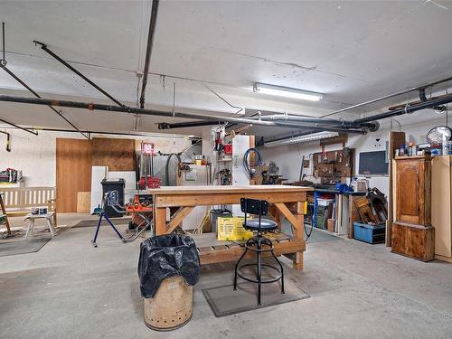 4157-2600 Ferguson Rd, Central Saanich, BC - Indoor Photo Showing Garage