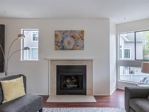 206-406 Simcoe St, Victoria, BC - Indoor Photo Showing Living Room With Fireplace