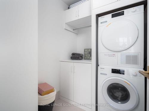 3805-2916 Highway 7 Rd, Vaughan, ON - Indoor Photo Showing Laundry Room