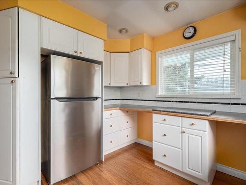1679 Cedar Rd, Nanaimo, BC - Indoor Photo Showing Kitchen