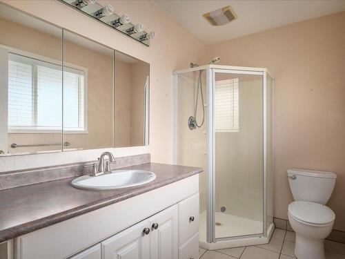 1679 Cedar Rd, Nanaimo, BC - Indoor Photo Showing Bathroom