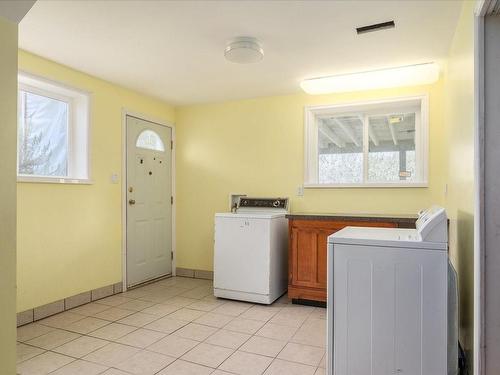 1679 Cedar Rd, Nanaimo, BC - Indoor Photo Showing Laundry Room