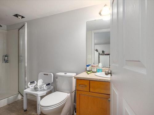 643 Beach Dr, Nanaimo, BC - Indoor Photo Showing Bathroom