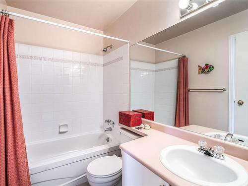 1673 Creekside Dr, Nanaimo, BC - Indoor Photo Showing Bathroom