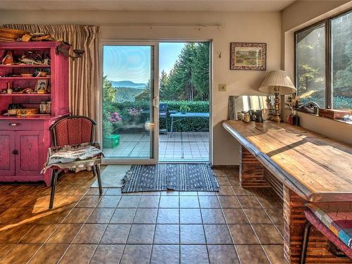 444 Blackburn Rd, Salt Spring, BC - Indoor