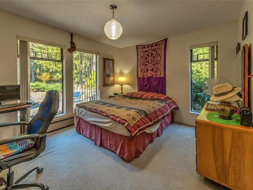 444 Blackburn Rd, Salt Spring, BC - Indoor Photo Showing Bedroom