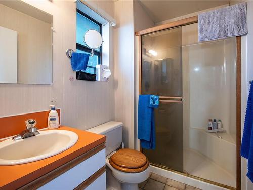 444 Blackburn Rd, Salt Spring, BC - Indoor Photo Showing Bathroom