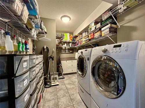 3911 Lakevale Place, Kelowna, BC - Indoor Photo Showing Laundry Room
