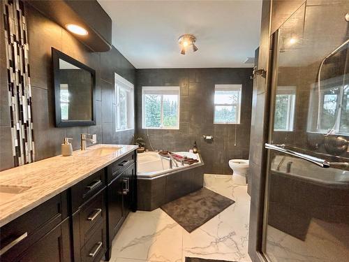 3911 Lakevale Place, Kelowna, BC - Indoor Photo Showing Bathroom