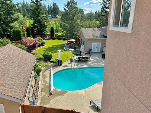 3911 Lakevale Place, Kelowna, BC - Outdoor With In Ground Pool
