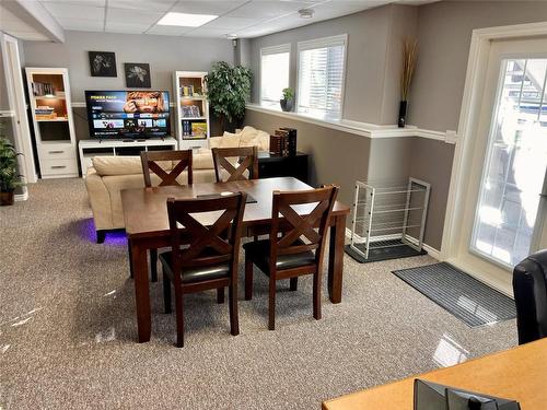 3911 Lakevale Place, Kelowna, BC - Indoor Photo Showing Dining Room