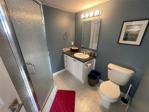 3911 Lakevale Place, Kelowna, BC - Indoor Photo Showing Bathroom