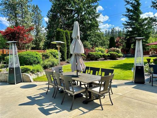 3911 Lakevale Place, Kelowna, BC - Outdoor With Backyard