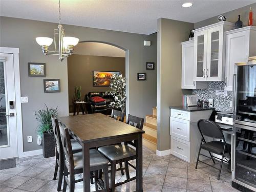 3911 Lakevale Place, Kelowna, BC - Indoor Photo Showing Dining Room