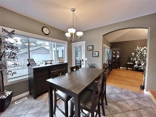 3911 Lakevale Place, Kelowna, BC - Indoor Photo Showing Dining Room