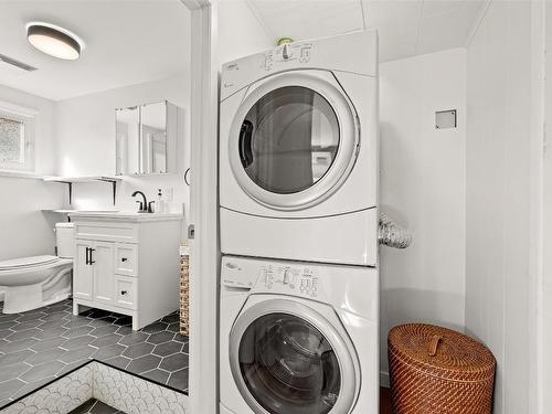 145 Rains Road, Kelowna, BC - Indoor Photo Showing Laundry Room