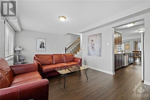 1722 Maple Grove Road, Ottawa, ON - Indoor Photo Showing Living Room
