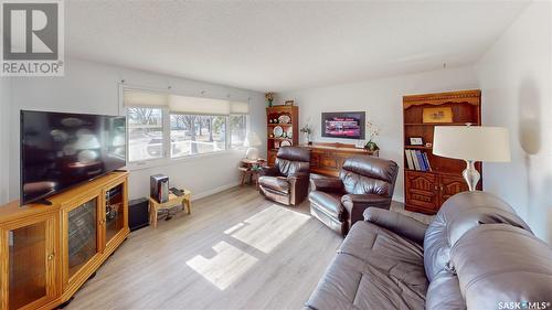 2924 3Rd Avenue N, Regina, SK - Indoor Photo Showing Living Room