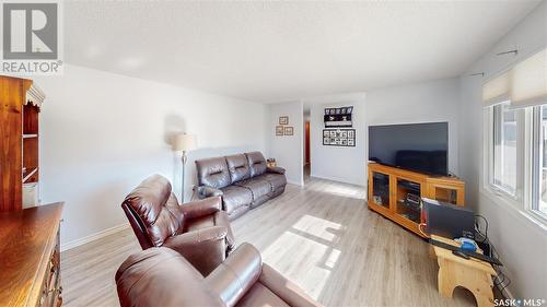 2924 3Rd Avenue N, Regina, SK - Indoor Photo Showing Living Room