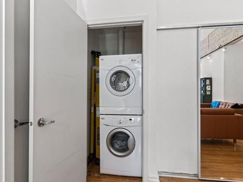 Autre - 120-220 Av. Des Pins O., Montréal (Le Plateau-Mont-Royal), QC - Indoor Photo Showing Laundry Room