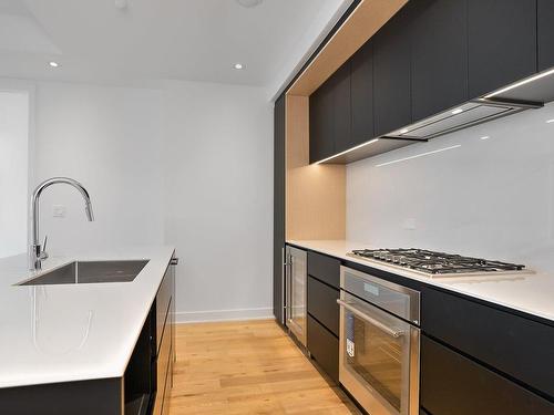 Cuisine - 3703-1020 Rue De La Montagne, Montréal (Ville-Marie), QC - Indoor Photo Showing Kitchen With Upgraded Kitchen