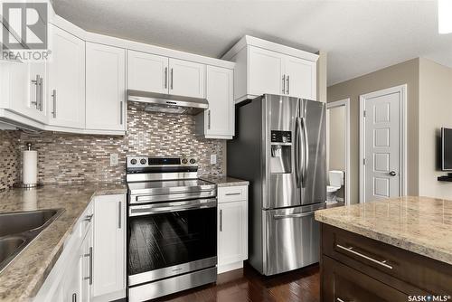 152 4100 Sandhill Crescent, Regina, SK - Indoor Photo Showing Kitchen With Double Sink With Upgraded Kitchen