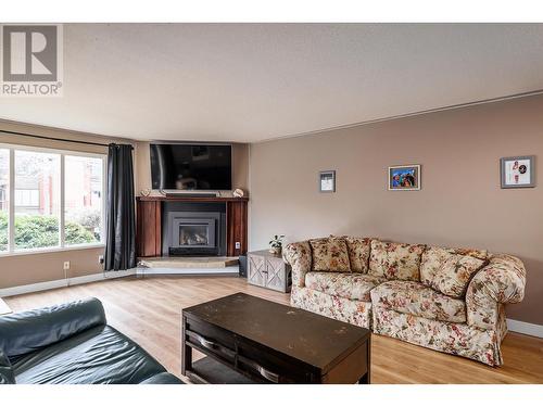 1870 Parkinson Way Unit# 101, Kelowna, BC - Indoor Photo Showing Living Room With Fireplace