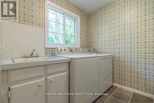 273 Cairncroft Rd, Oakville, ON - Indoor Photo Showing Laundry Room