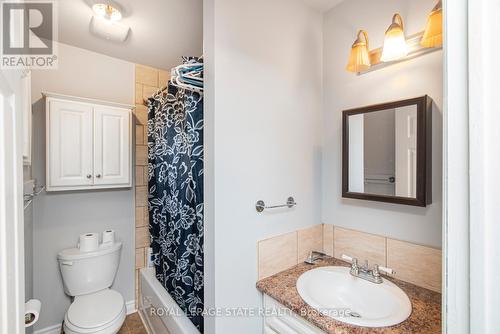 8 Merchison Ave, Hamilton, ON - Indoor Photo Showing Bathroom