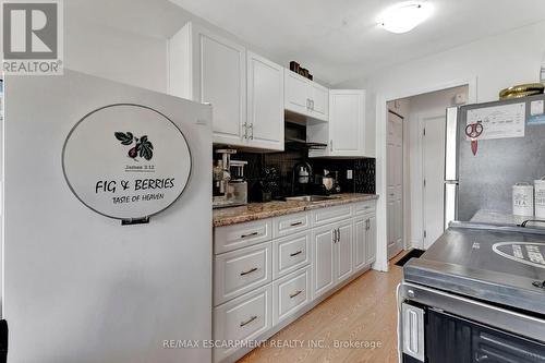 #111 -485 Thorold Rd, Welland, ON - Indoor Photo Showing Kitchen