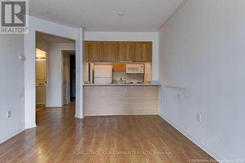 #512 -889 Bay St, Toronto, ON - Indoor Photo Showing Kitchen