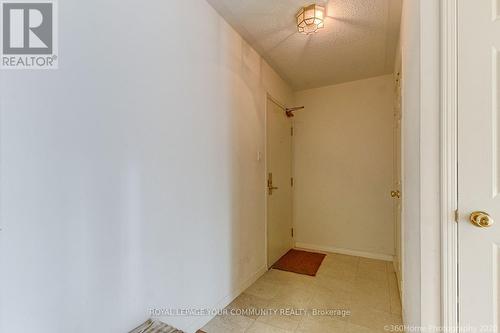 #512 -889 Bay St, Toronto, ON - Indoor Photo Showing Other Room