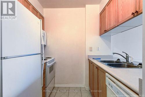 #512 -889 Bay St, Toronto, ON - Indoor Photo Showing Other Room