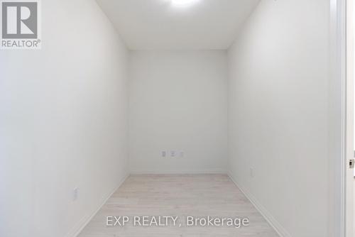 #2314 -9000 Jane St, Vaughan, ON - Indoor Photo Showing Other Room