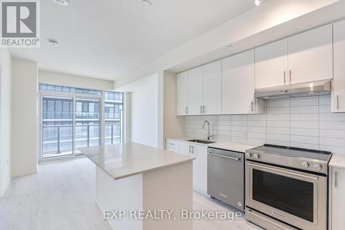 #2314 -9000 Jane St, Vaughan, ON - Indoor Photo Showing Kitchen With Upgraded Kitchen