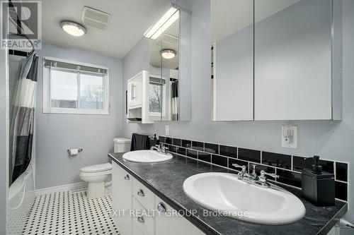 40 Bleeker Ave, Quinte West, ON - Indoor Photo Showing Bathroom