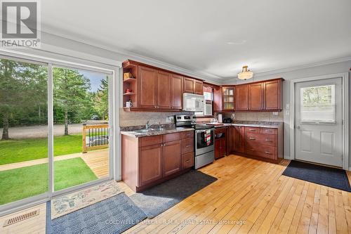 3 Campbell St, Kawartha Lakes, ON - Indoor Photo Showing Kitchen