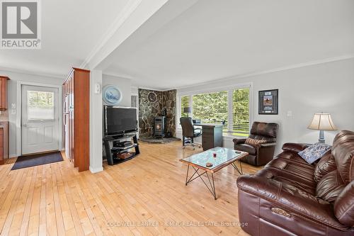 3 Campbell St, Kawartha Lakes, ON - Indoor Photo Showing Living Room