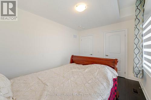 1025 Langford Boulevard, Bradford West Gwillimbury, ON - Indoor Photo Showing Bedroom