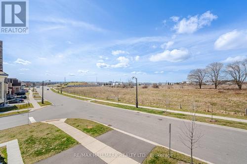 1025 Langford Boulevard, Bradford West Gwillimbury, ON - Outdoor With View