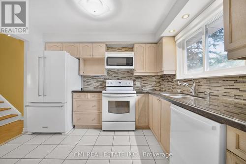 #49 -57 Stately Way, Markham, ON - Indoor Photo Showing Kitchen With Double Sink