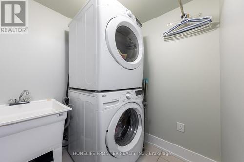 38 Crestridge Dr, Vaughan, ON - Indoor Photo Showing Laundry Room