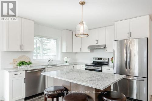 126 28Th Street N, Wasaga Beach, ON - Indoor Photo Showing Kitchen With Upgraded Kitchen