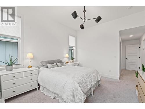 737 Patterson Avenue Unit# 2, Kelowna, BC - Indoor Photo Showing Bedroom